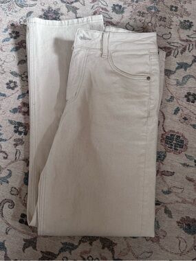Women’s Straight Leg Jeans in Cream